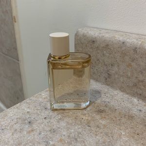 30 ml (1 oz) bottle of Burberry Her London Dream.